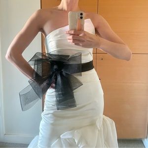 Mermaid silhouette wedding dress